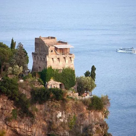 Sleeps 12 Pool Air Con Wifi Maiori
